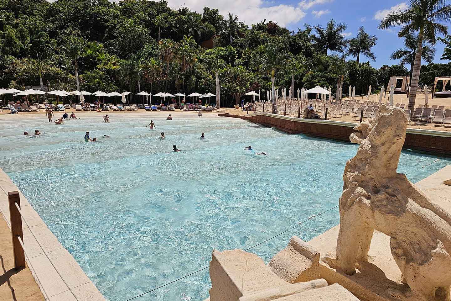 Una delle piscine del Siam Park a Tenerife
